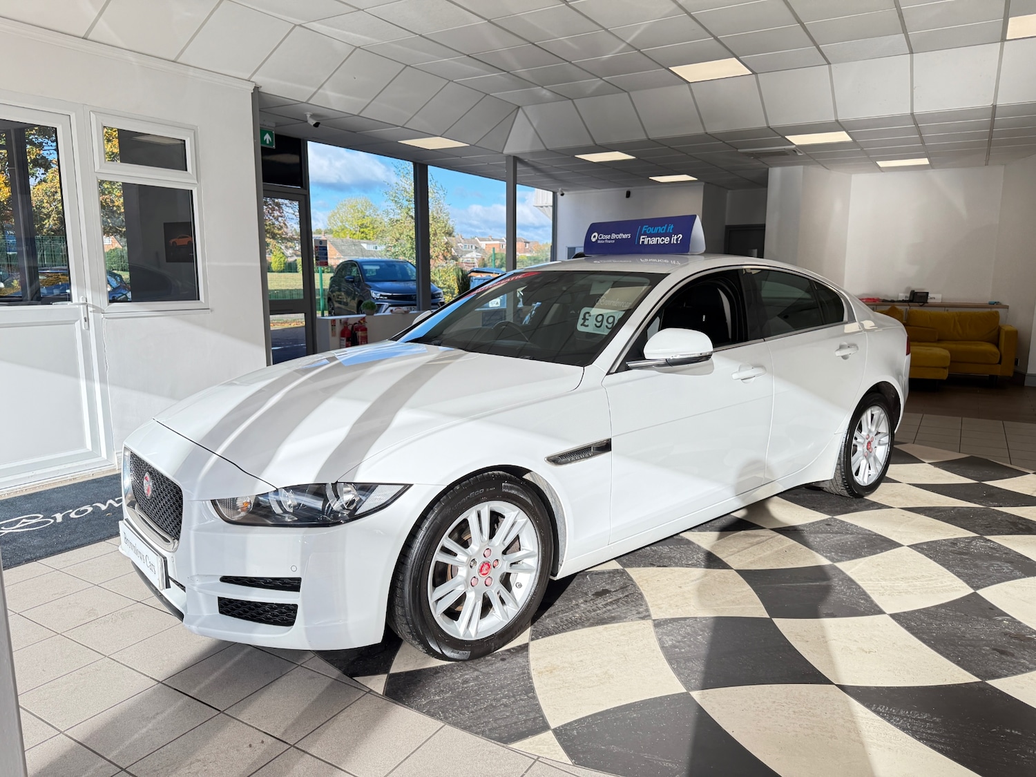 Used Jaguar XE 2017 for sale - 76374243: Photo 4