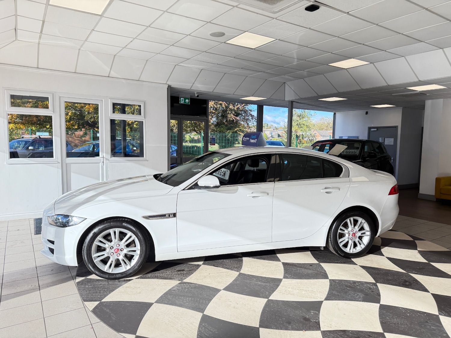 Used Jaguar XE 2017 for sale - 76374243: Photo 5