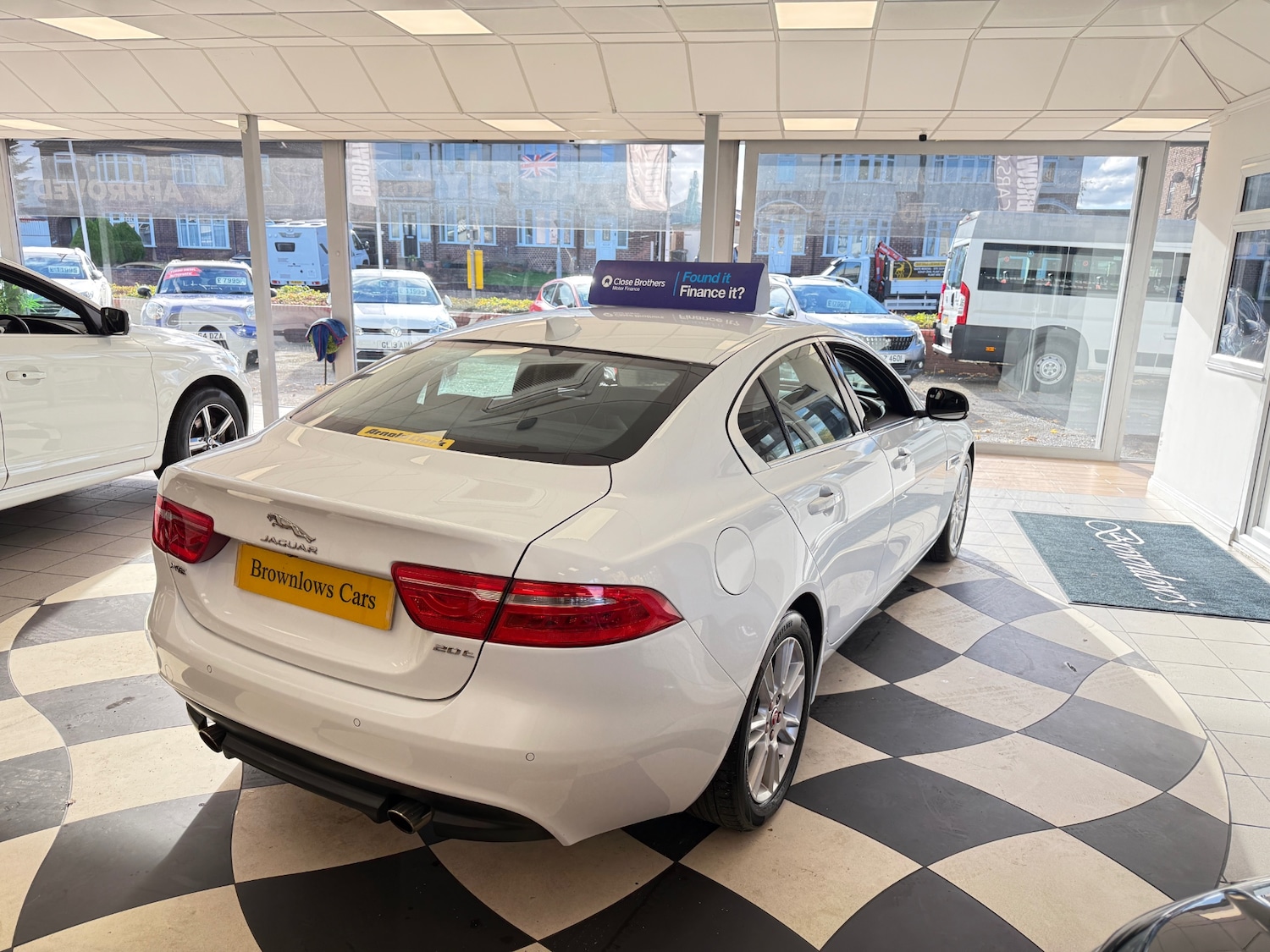 Used Jaguar XE 2017 for sale - 76374243: Photo 8