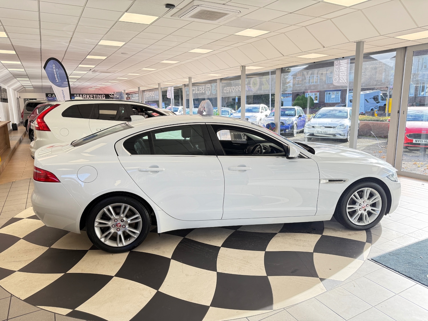 Used Jaguar XE 2017 for sale - 76374243: Photo 9