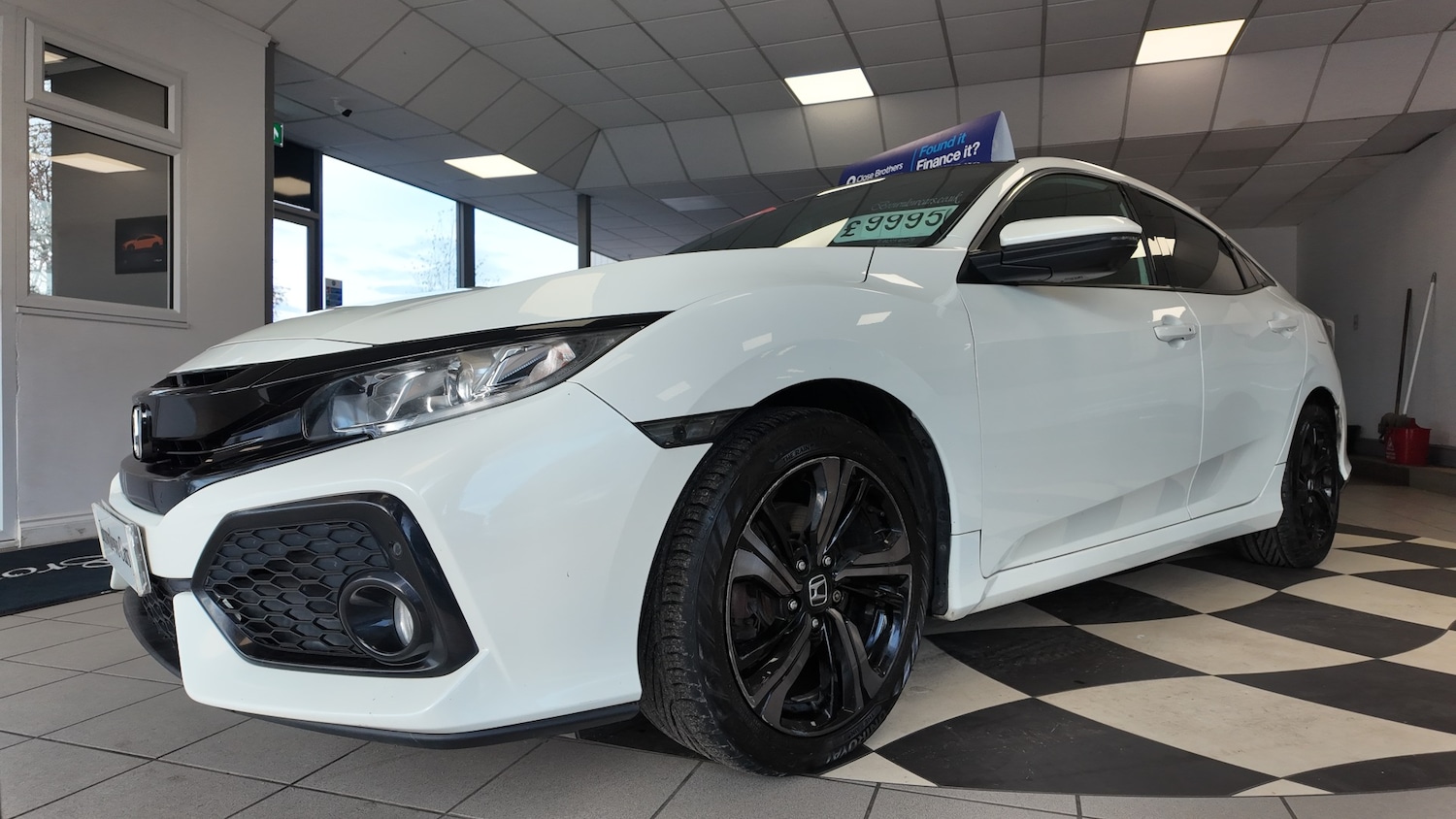 Used Honda Civic 2018 for sale - 76706217: Photo 3