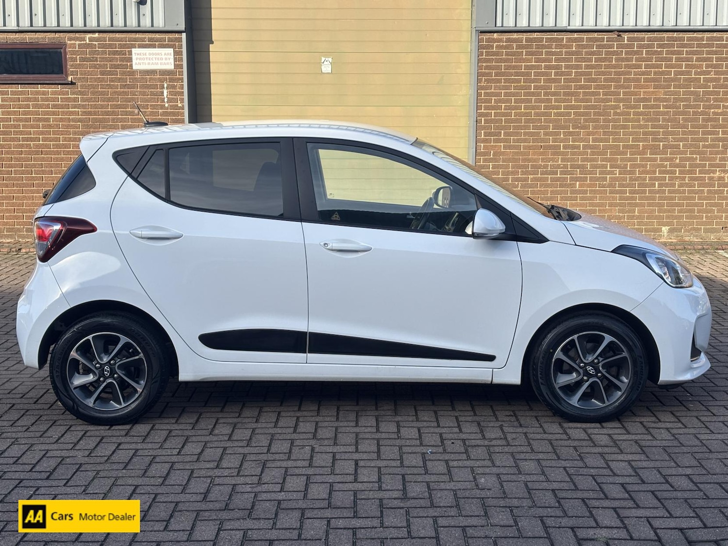 Used Hyundai i10 2019 for sale - 76719272: Photo 3