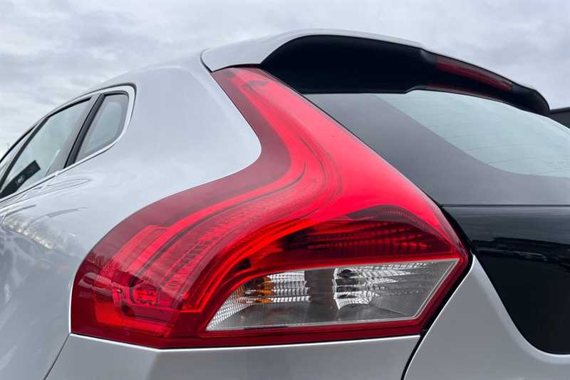 Used Volvo V40 2018 for sale - 78217224: Photo 31