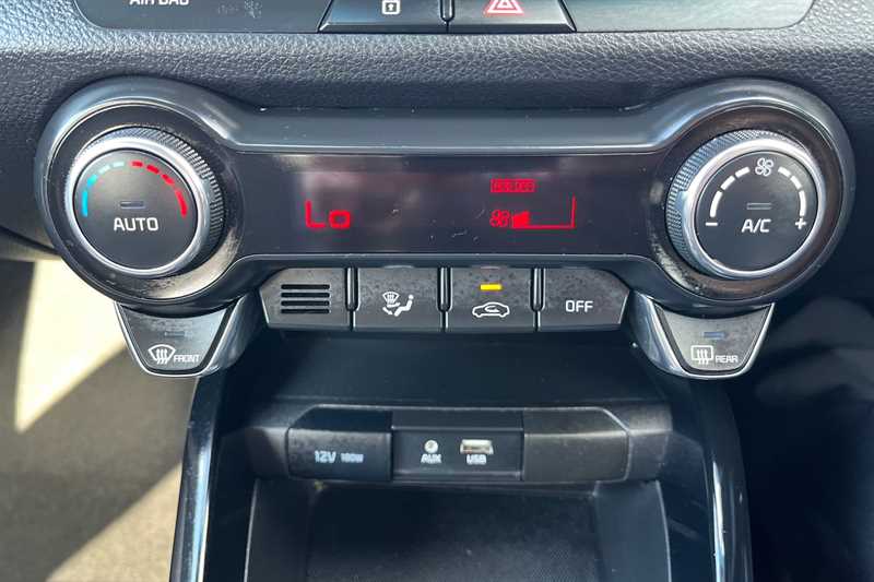 Used Kia Stonic 2018 for sale - 76463402: Photo 15