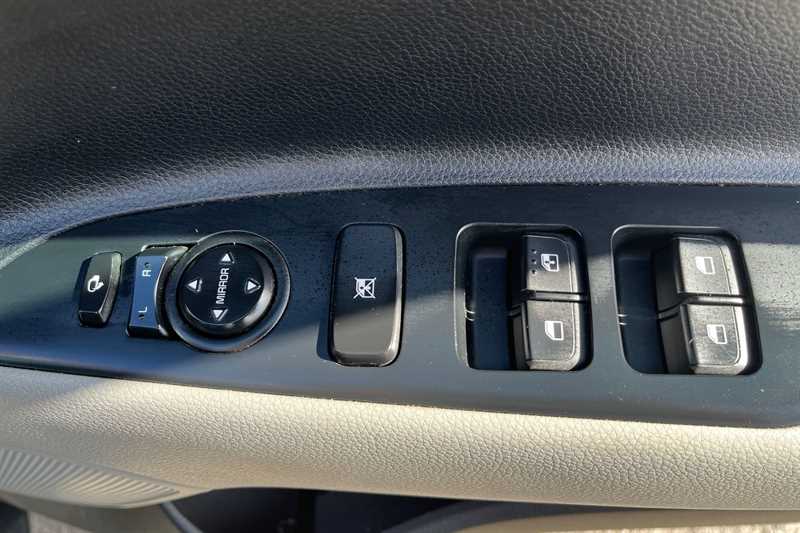 Used Kia Stonic 2018 for sale - 76463402: Photo 16