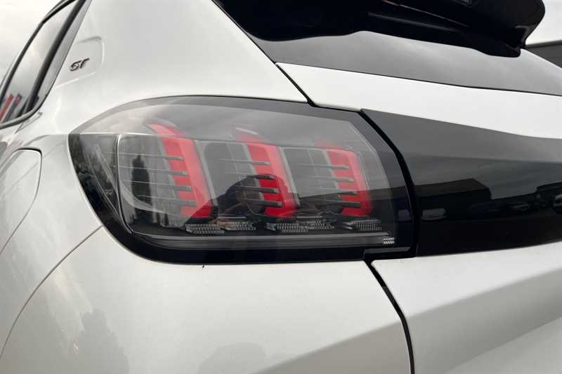 Used Peugeot 208 for sale - 76717786: Photo 31