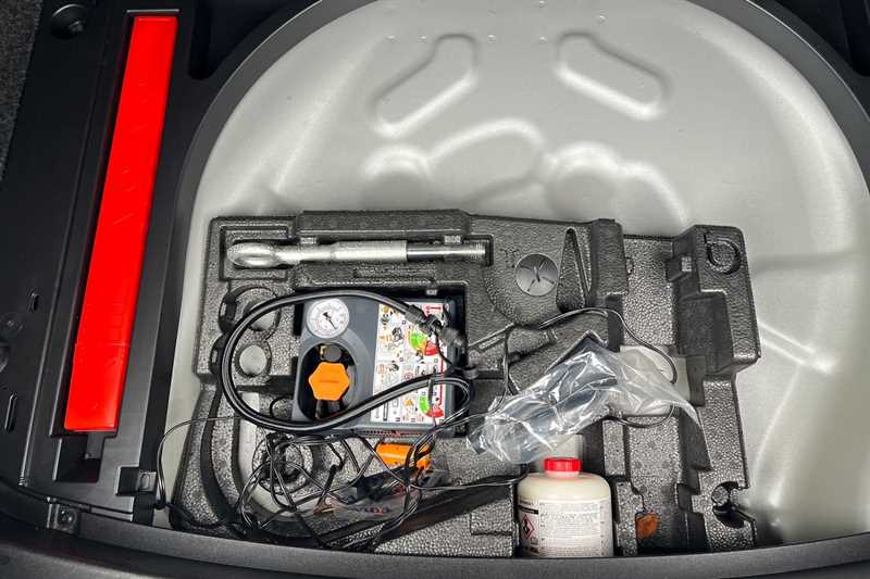 Used Volvo V40 2018 for sale - 78120473: Photo 37