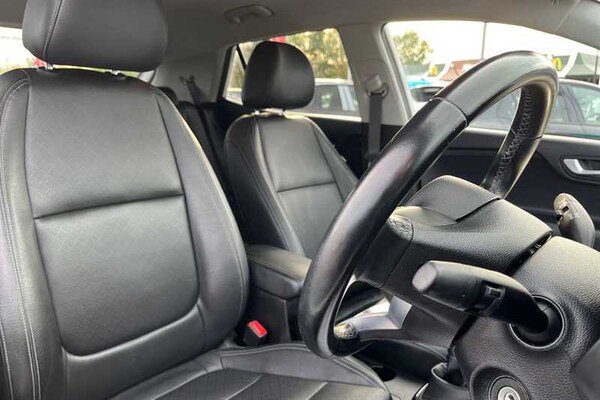 Used Kia Stonic 2020 for sale - 76217456: Photo 23