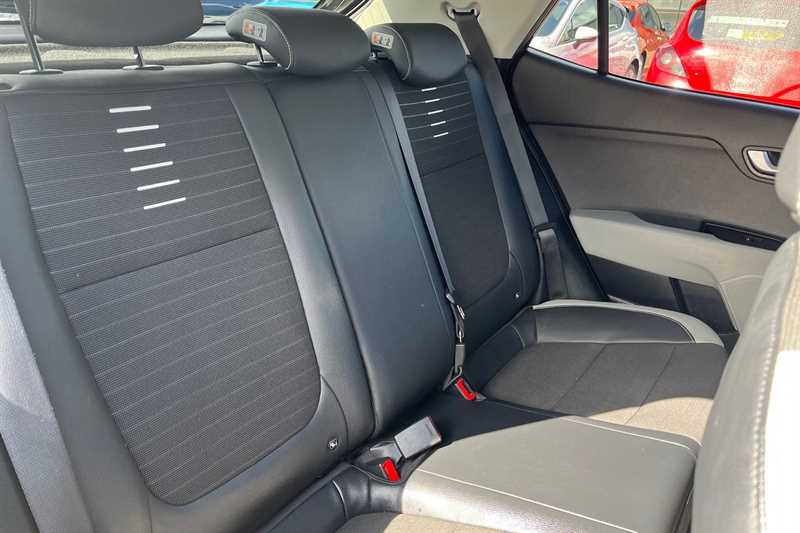 Used Kia Stonic 2018 for sale - 76448370: Photo 24