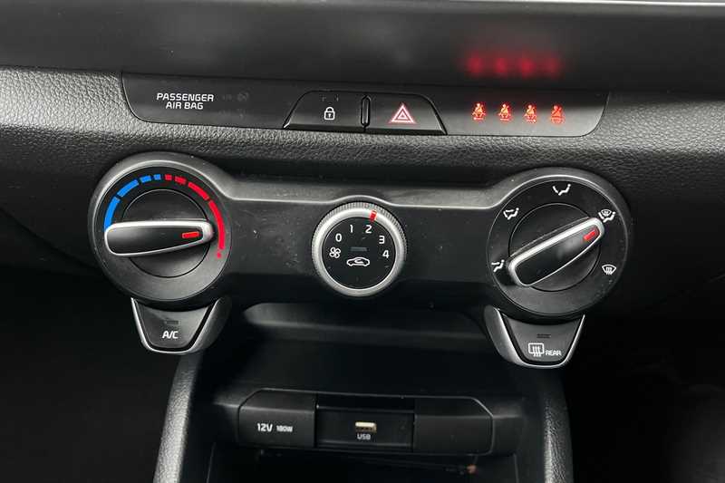 Used Kia Stonic 2023 for sale - 77712327: Photo 15