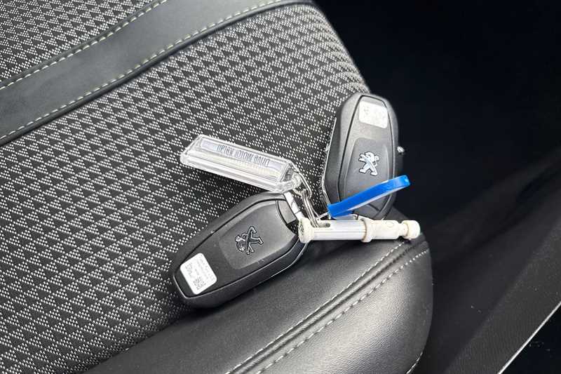 Used Peugeot 2008 2022 for sale - 76529876: Photo 36