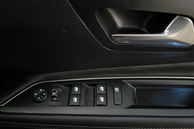 Used Peugeot 3008 2018 for sale - 76944731: Photo 16