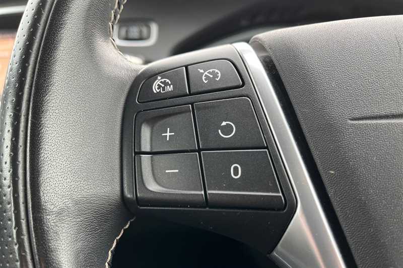 Used Volvo V40 2018 for sale - 78208737: Photo 21