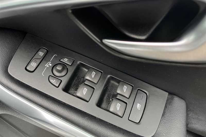 Used Volvo V40 2018 for sale - 78131195: Photo 16