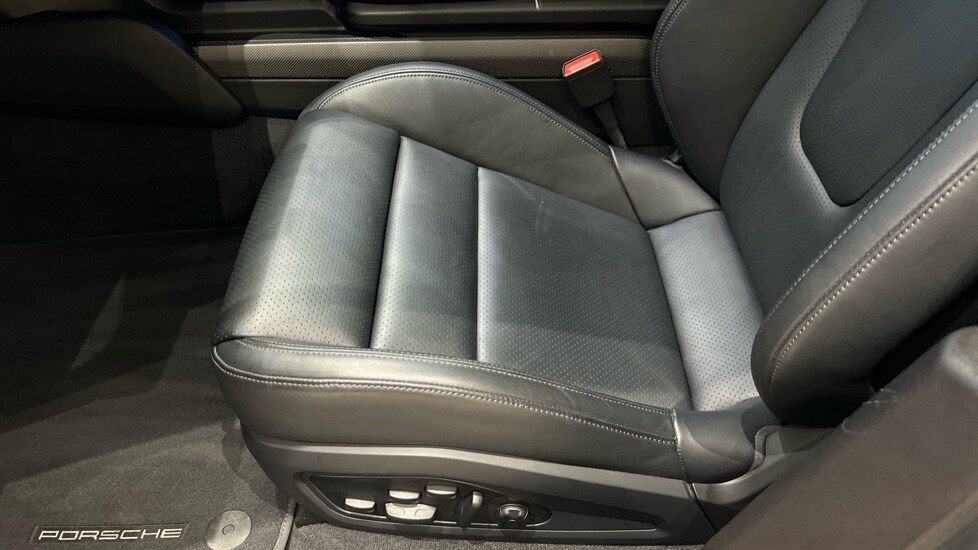 Used Porsche Taycan 2023 for sale - 76285596: Photo 32