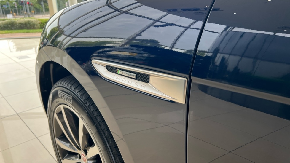 Used Jaguar F-Pace 2019 for sale - 76552284: Photo 21