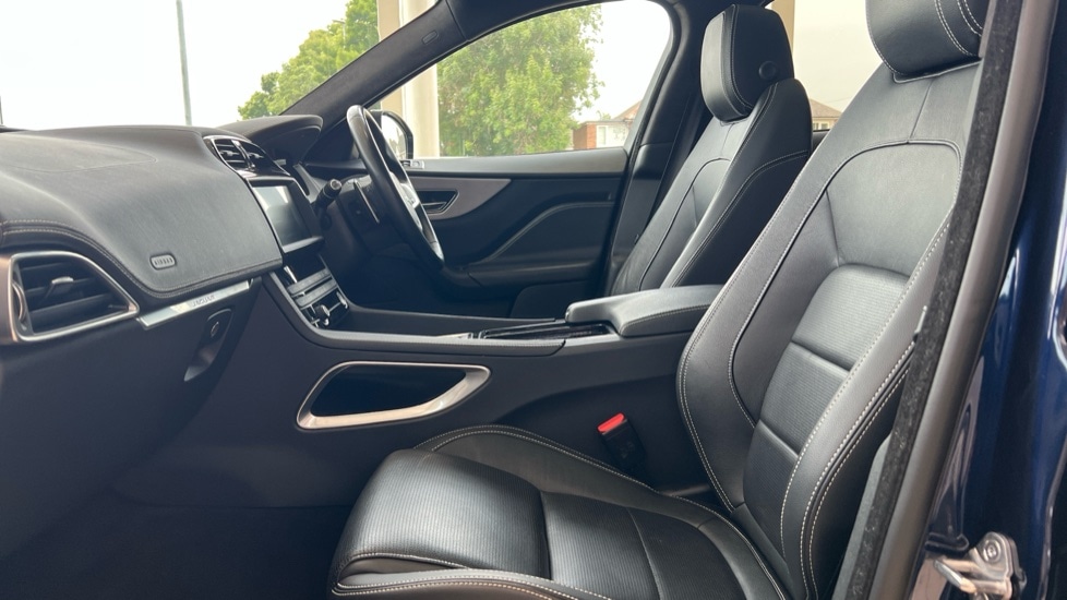 Used Jaguar F-Pace 2019 for sale - 76552284: Photo 3