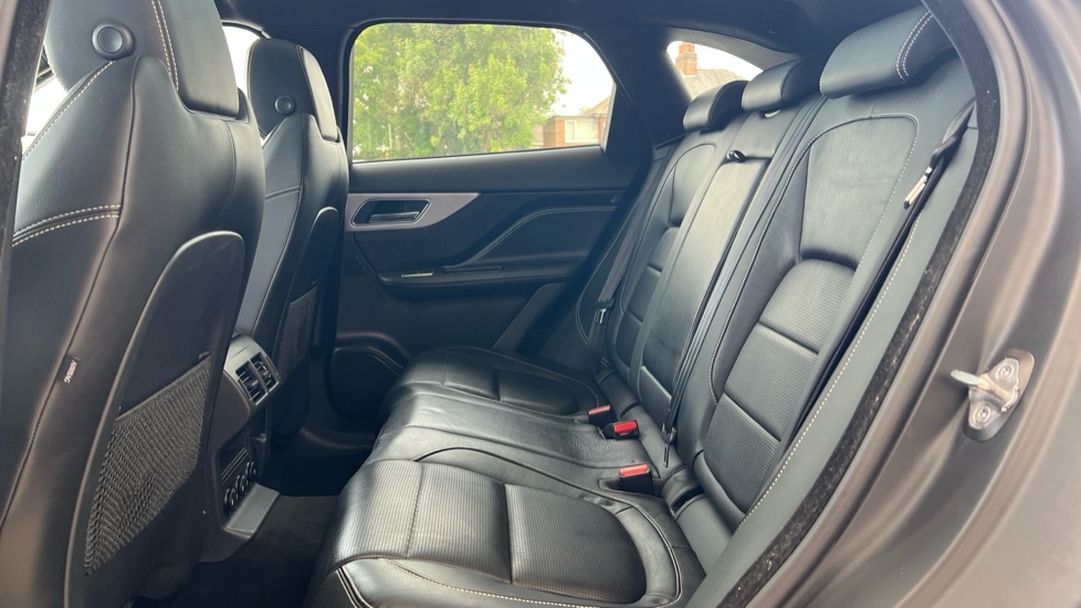 Used Jaguar F-Pace 2019 for sale - 76552284: Photo 4