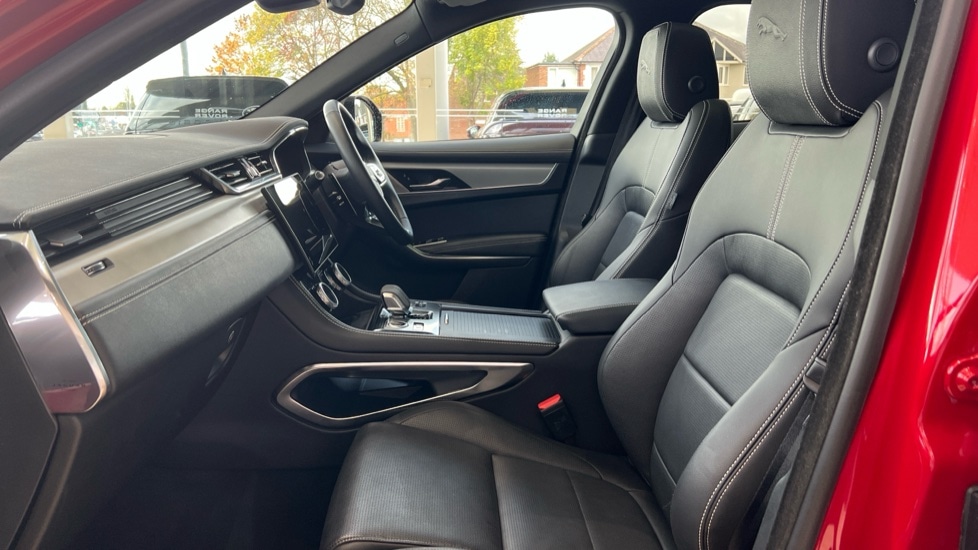 Used Jaguar F-Pace 2024 for sale - 76328019: Photo 3
