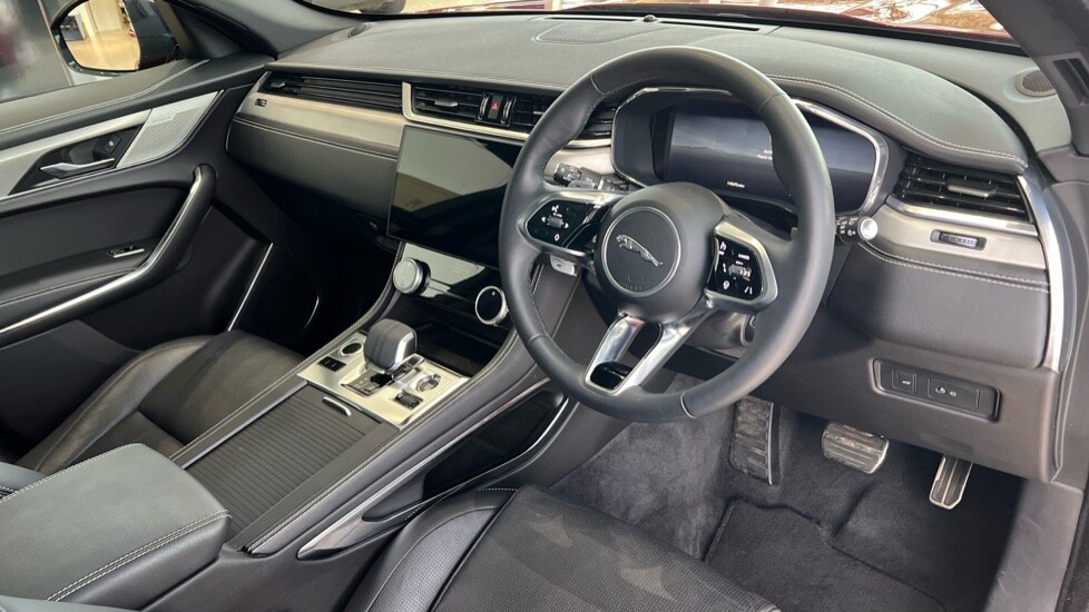 Used Jaguar F-Pace 2024 for sale - 76328019: Photo 32