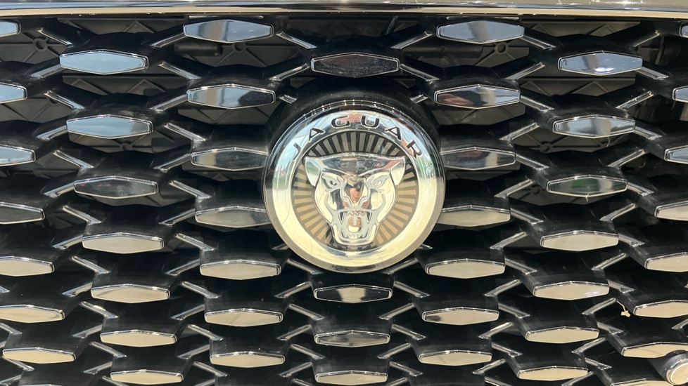 Used Jaguar F-Pace 2023 for sale - 76609585: Photo 37