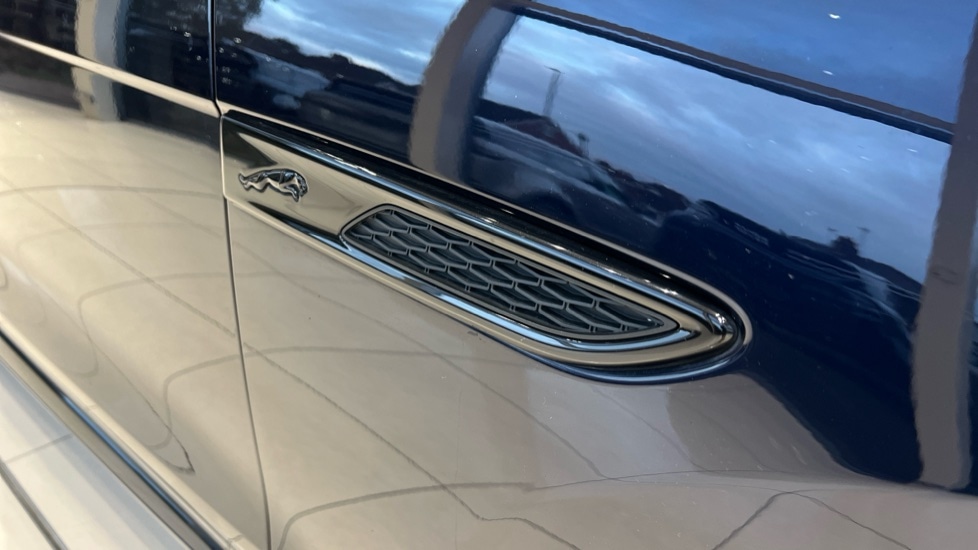 Used Jaguar F-Pace 2023 for sale - 76609585: Photo 41