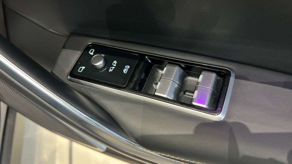 Used Jaguar F-Pace 2023 for sale - 76609585: Photo 80