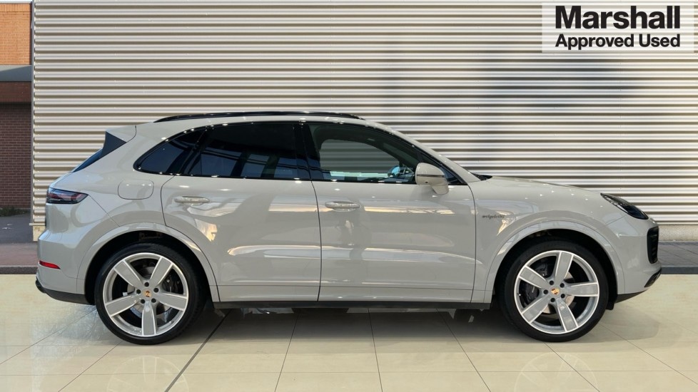 Used Porsche Cayenne 2022 for sale - 76861880: Photo 2