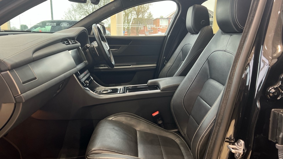 Used Jaguar XF 2021 for sale - 76937579: Photo 3