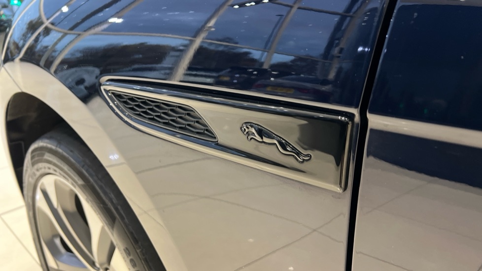 Used Jaguar F-Pace 2023 for sale - 76297346: Photo 21