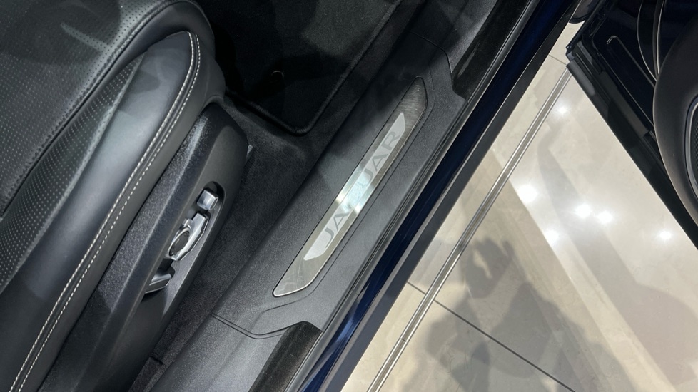 Used Jaguar F-Pace 2023 for sale - 76297346: Photo 24