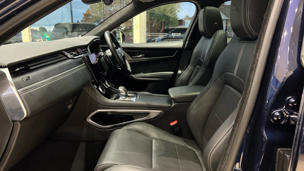 Used Jaguar F-Pace 2023 for sale - 76297346: Photo 3