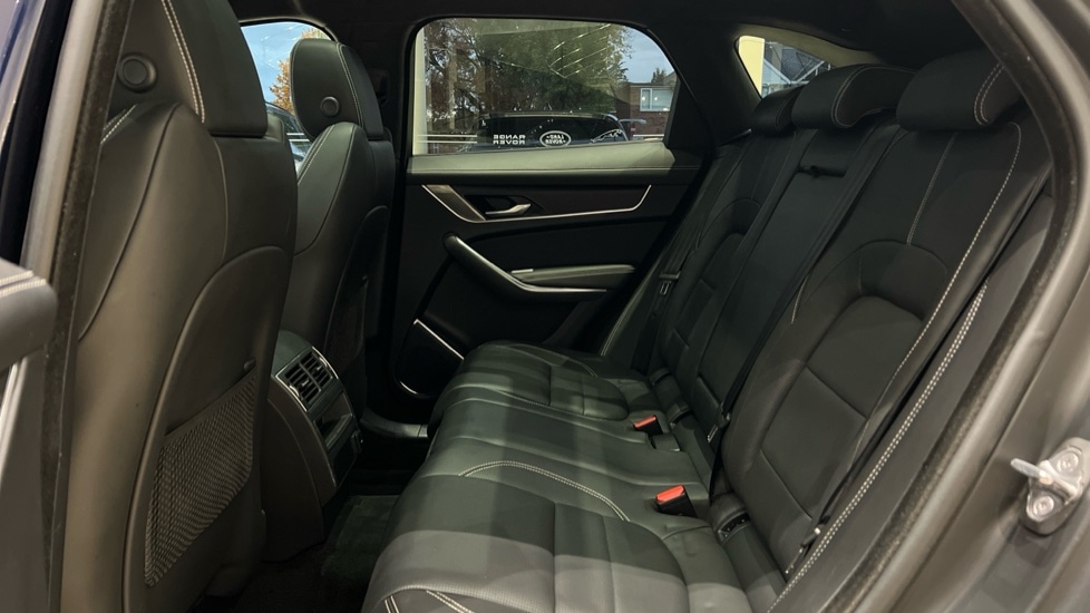 Used Jaguar F-Pace 2023 for sale - 76297346: Photo 4