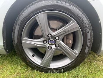 Used Volvo V40 2016 for sale - 75336138: Photo