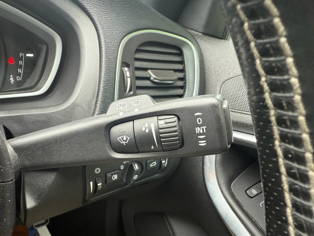 Used Volvo V40 2016 for sale - 76105552: Photo 37