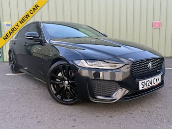 2024 (24) - 2.0 D200 MHEV R-Dynamic SE Black Saloon 4dr Diesel Auto Euro 6 (s/s) (204 p