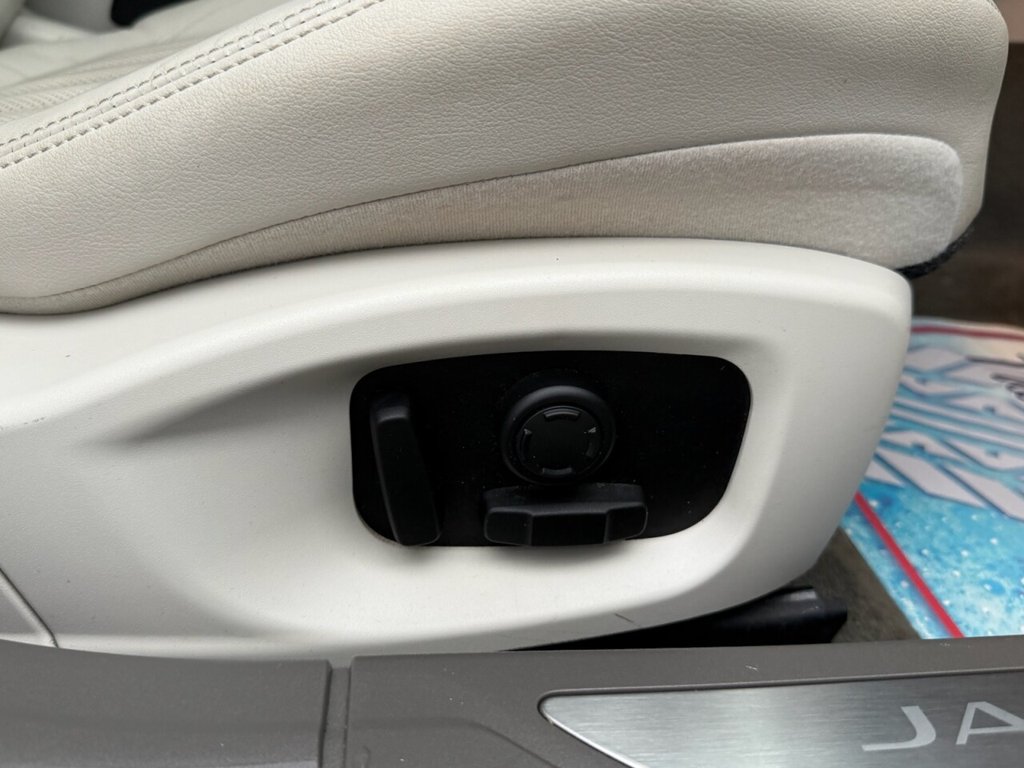 Used Jaguar XF 2016 for sale - 76482481: Photo 13