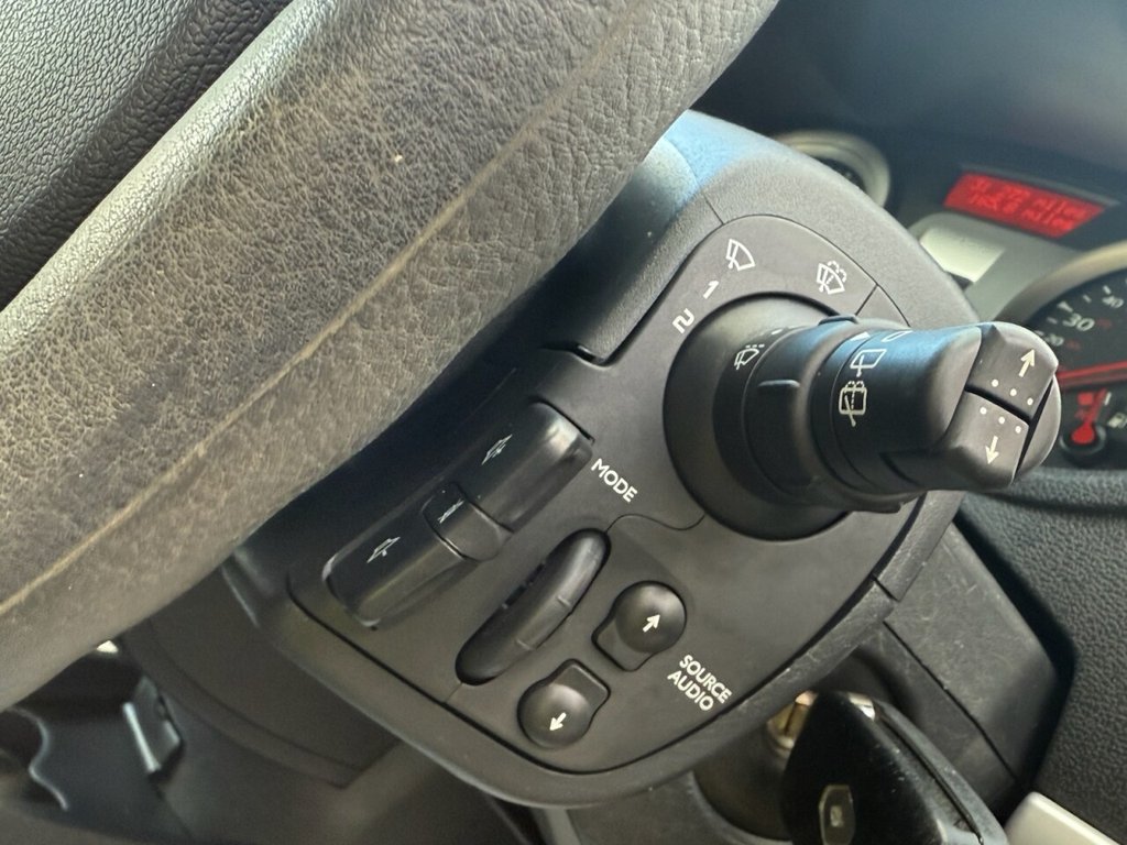 Used Renault Clio 2009 for sale - 76376049: Photo 29