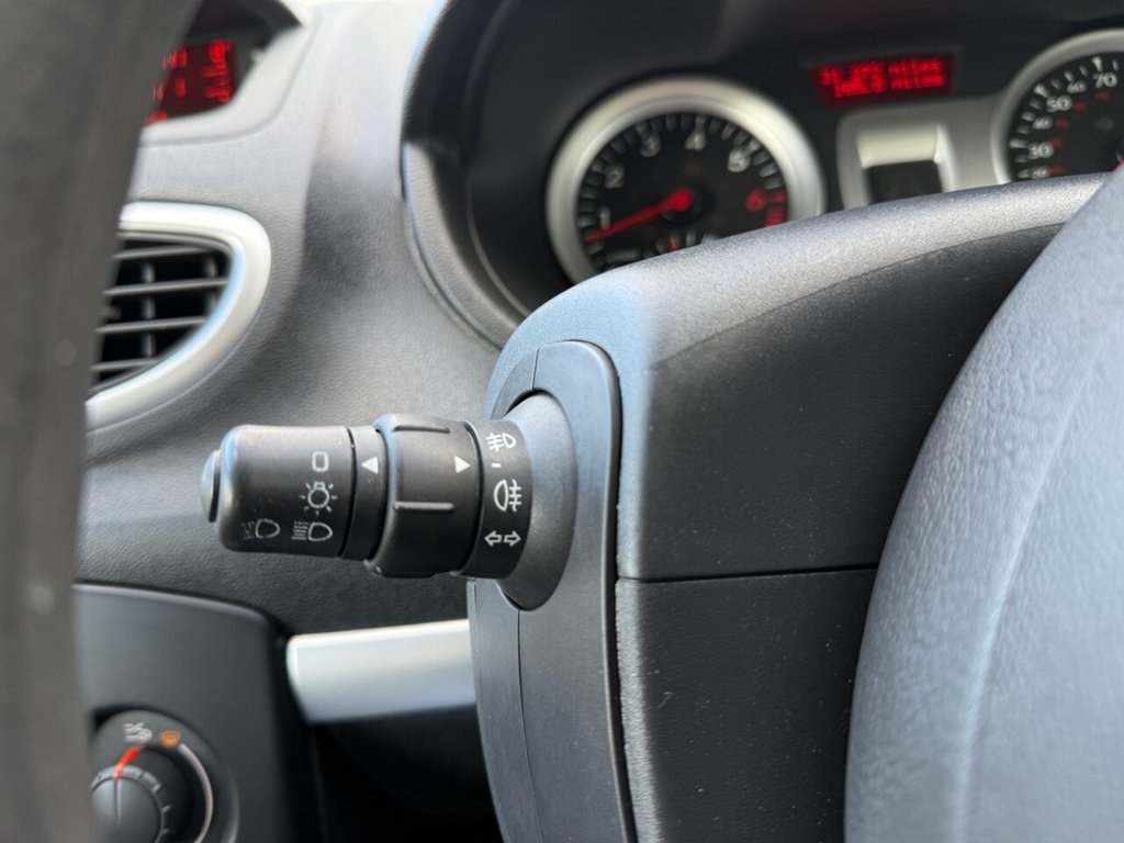 Used Renault Clio 2009 for sale - 76376049: Photo 30