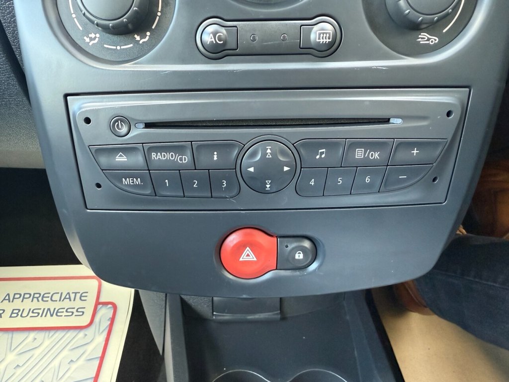 Used Renault Clio 2009 for sale - 76376049: Photo 34