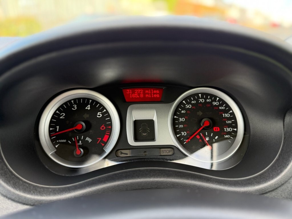 Used Renault Clio 2009 for sale - 76376049: Photo 35