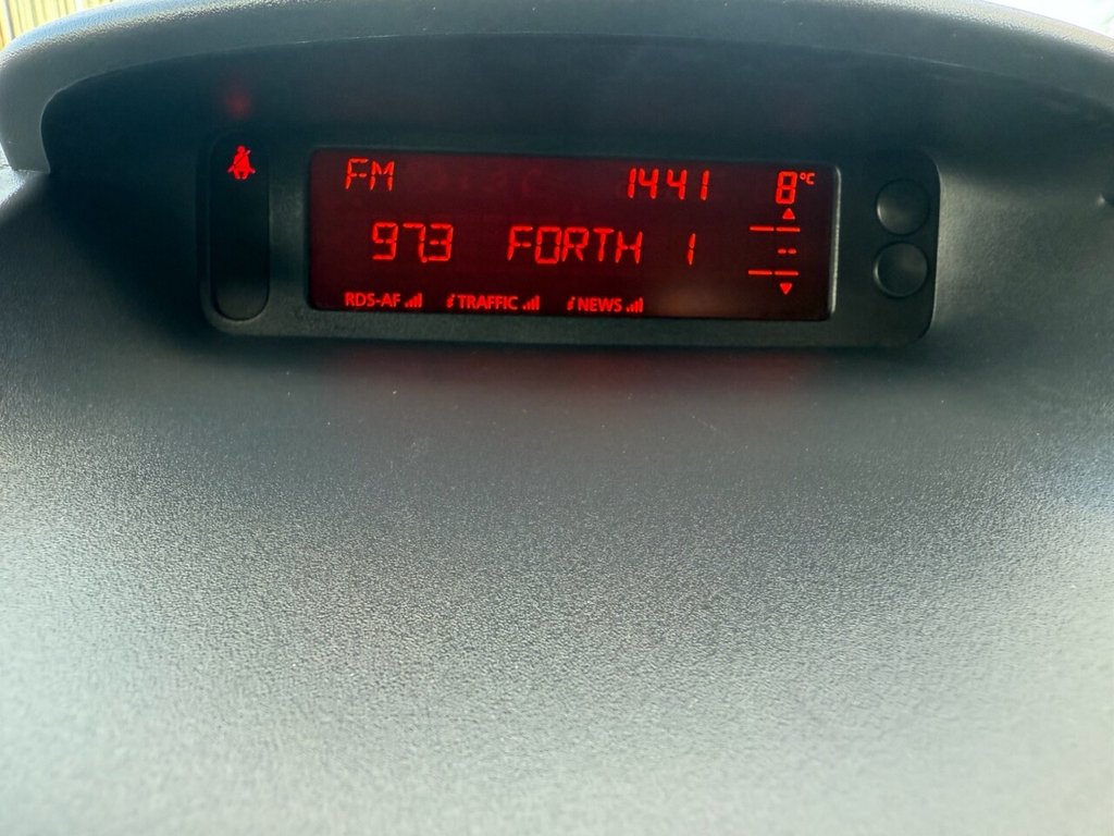 Used Renault Clio 2009 for sale - 76376049: Photo 36