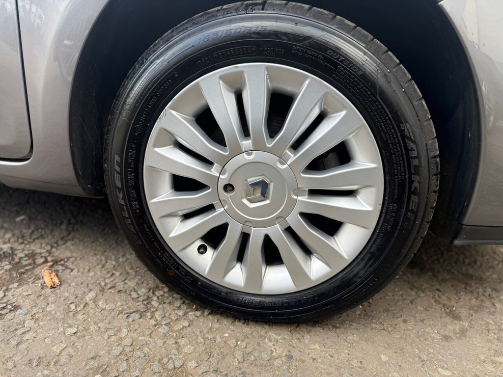 Used Renault Clio 2009 for sale - 76376049: Photo 42