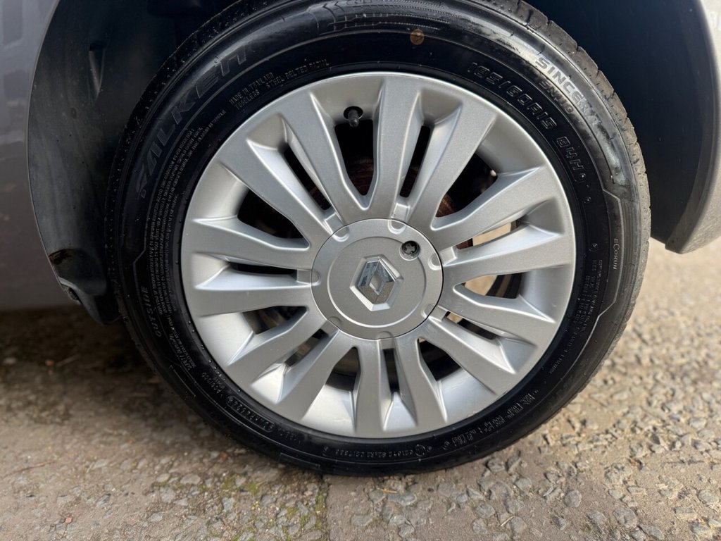 Used Renault Clio 2009 for sale - 76376049: Photo 43
