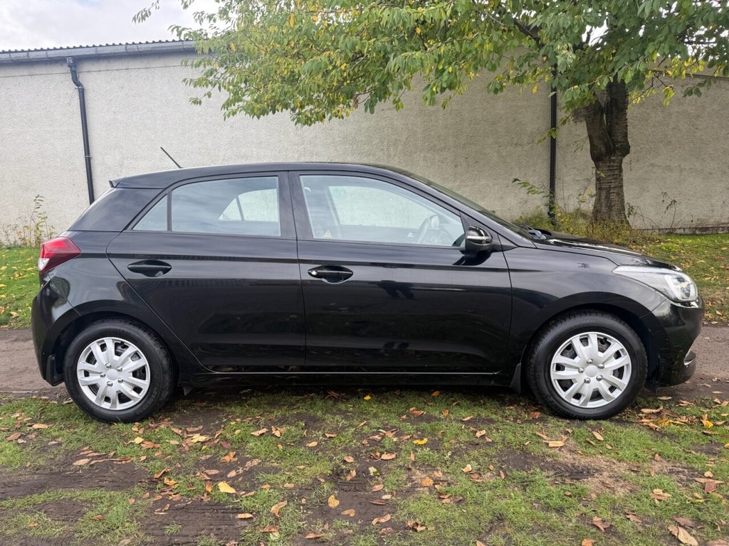 Used Hyundai i20 2017 for sale - 76356971: Photo 19