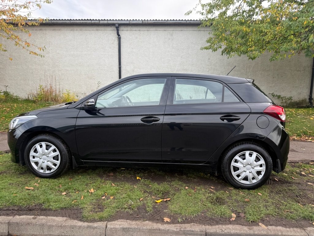 Used Hyundai i20 2017 for sale - 76356971: Photo 21