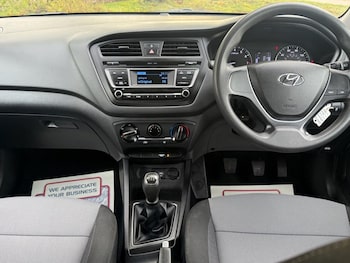 Used Hyundai i20 2017 for sale - 76356971: Photo