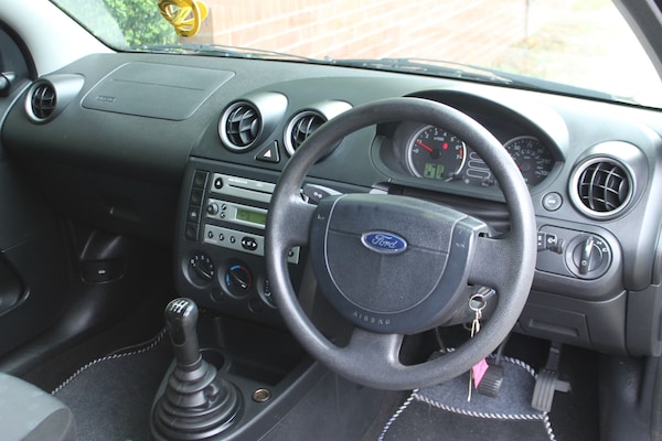Used Ford Fiesta 2004 for sale - 76135801: Photo 8