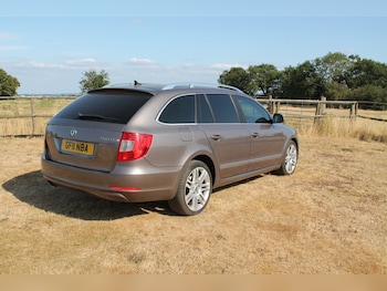 Used Skoda Superb 2011 for sale - 79489055: Photo