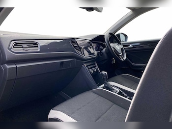 Used Volkswagen T-Roc 2020 for sale - 76680998: Photo